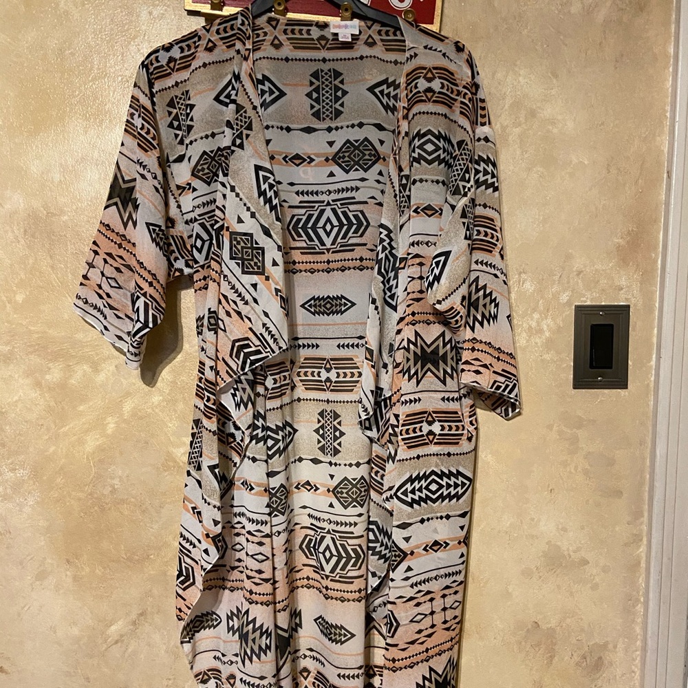 M LuLaRoe Aztec pattern Shirley cover up